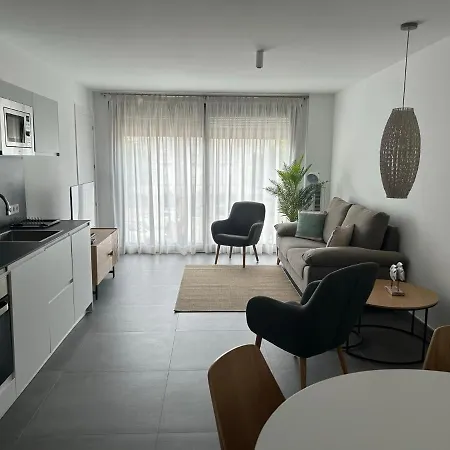 Apartment El Centre, 3 Habitacions, 2 Banys I Cuina *